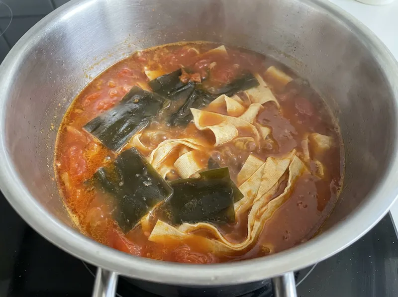 Boil Broth with Kelp and Tofu