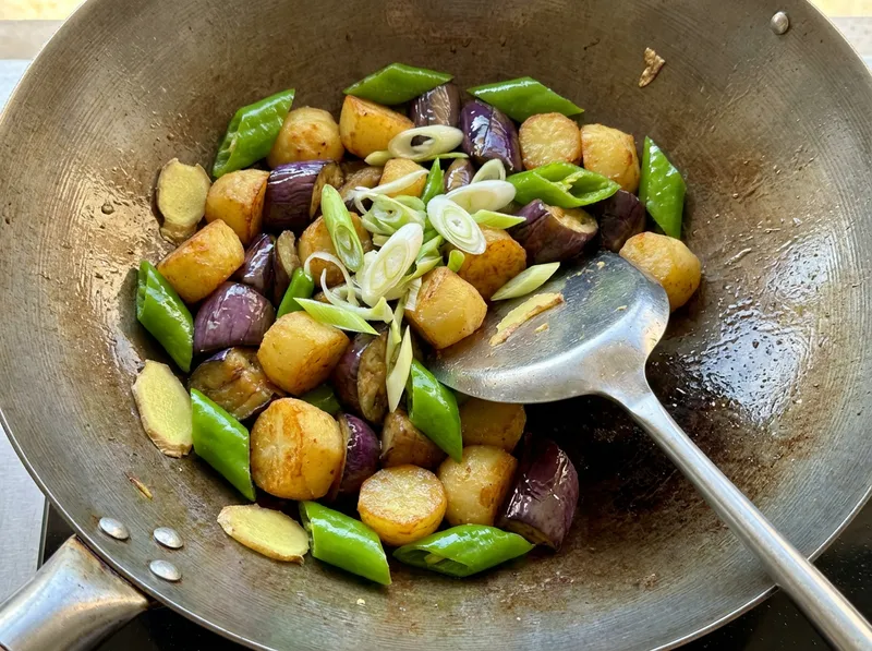 Stir-fry Aromatics and Vegetables