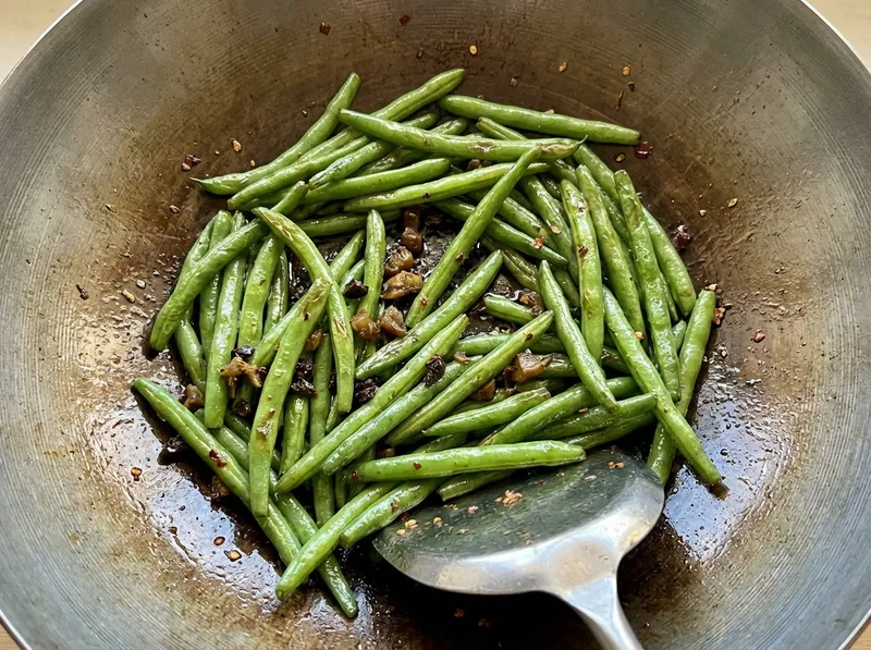 Pan-fry Green Beans in Oil