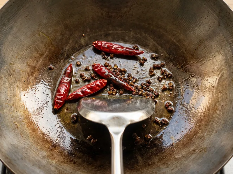 Stir-fry Dried Red Chilies And Sichuan Peppercorn