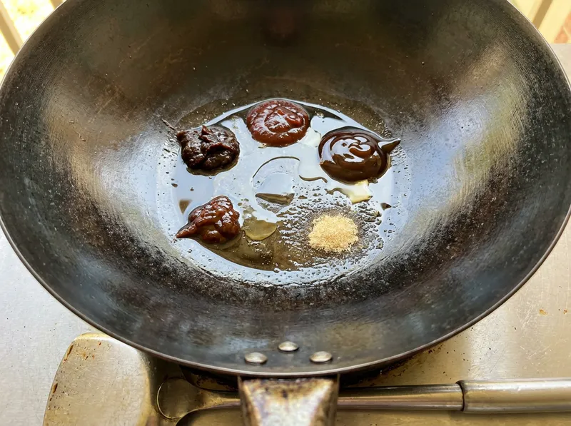 Heat Oil for Sauce