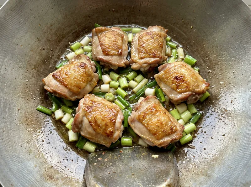 Stir-fry Chicken with Scallions