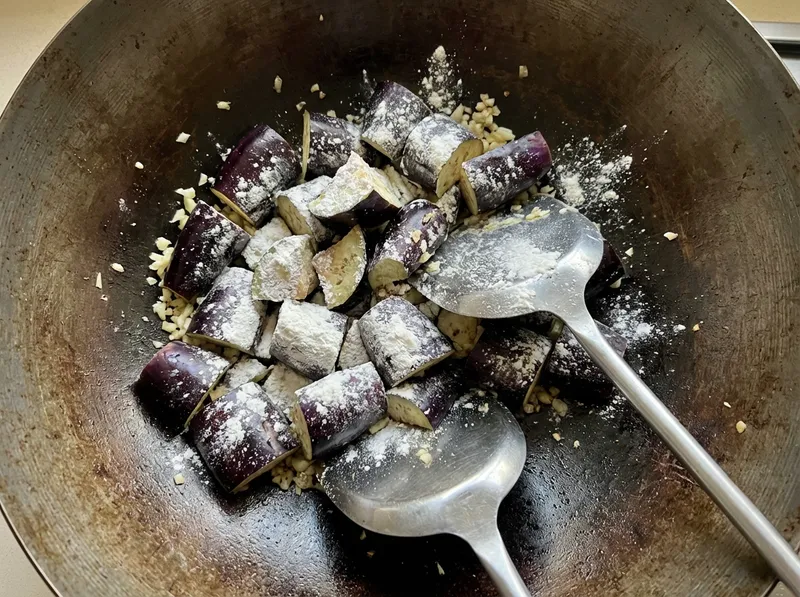 Coat Eggplant with Starch