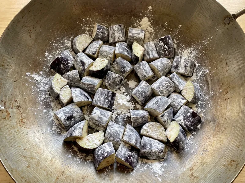 Roll Eggplant in Starch