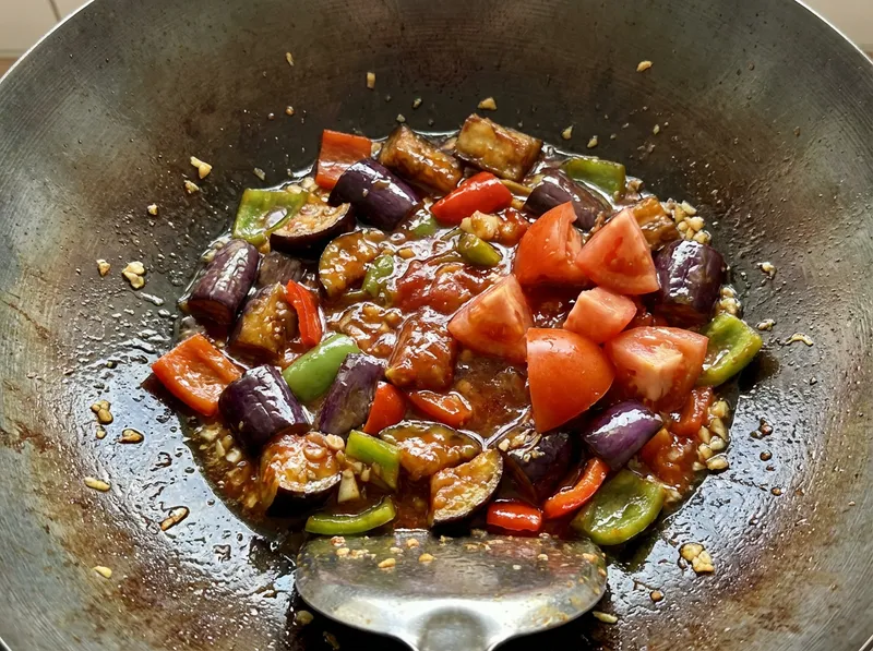 Stir-fry Vegetables and Braise with Sauce