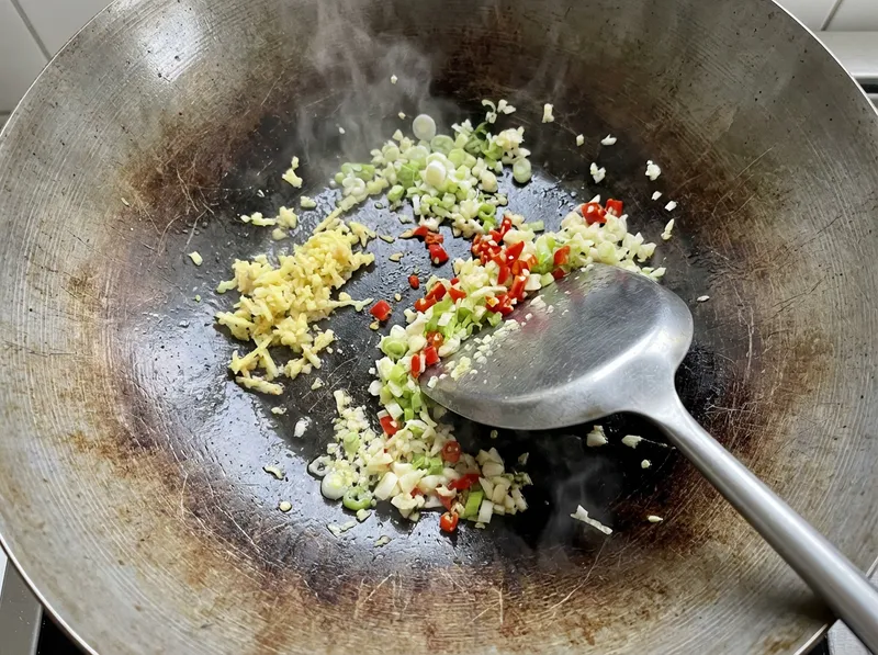 Stir-fry Aromatics in Dry Wok