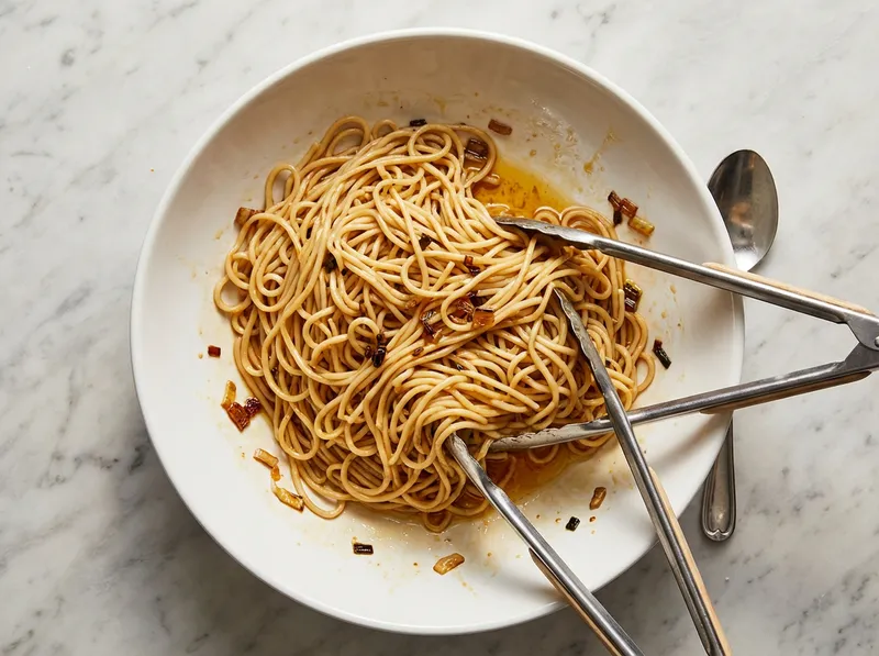 Toss Noodles with Scallion Oil