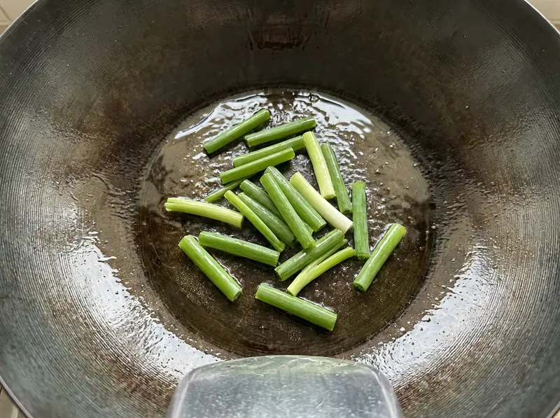Heat Oil and Add Scallions