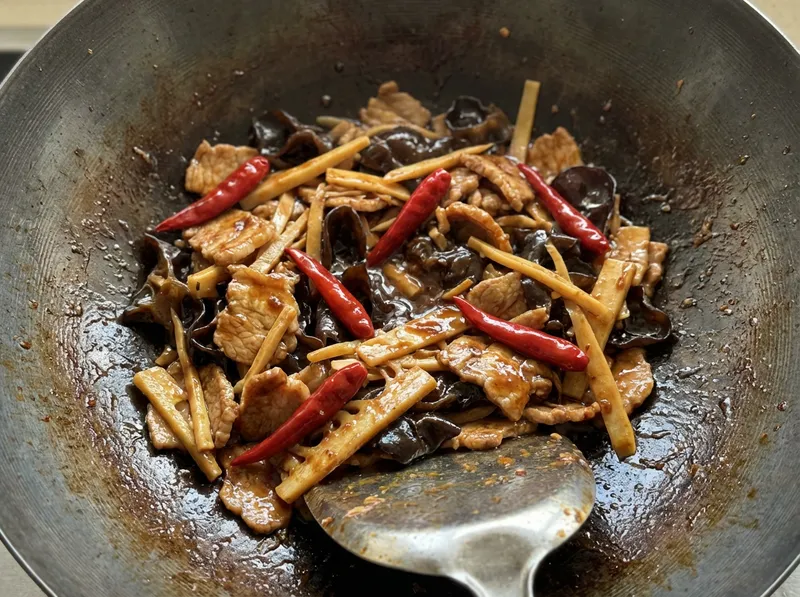 Pour in Yuxiang Sauce