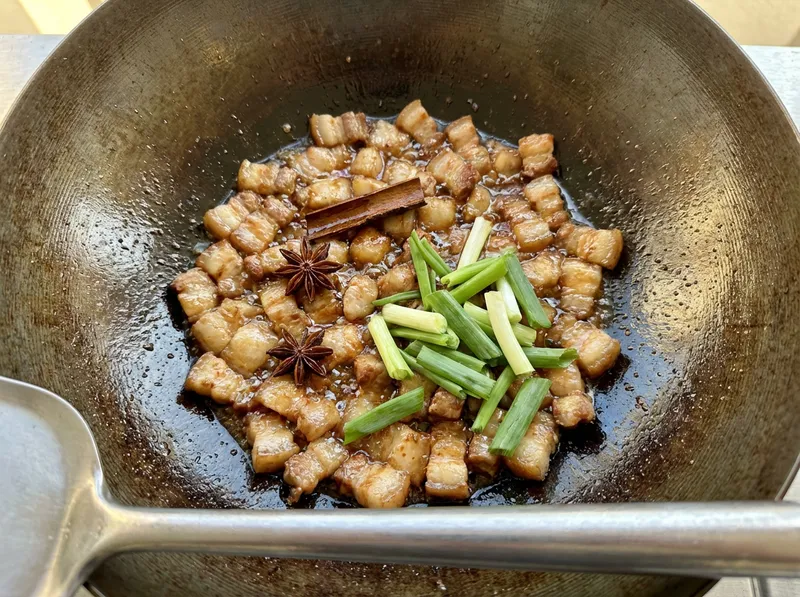 Render Fatty Pork and Add First Batch of Scallions